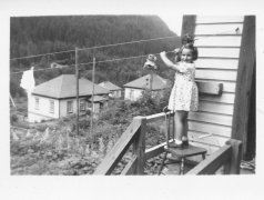 20492-girl-at-clothes-line