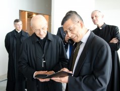 Showing pictures