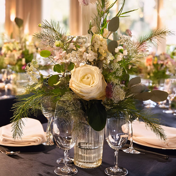 Table centrepiece of flowers